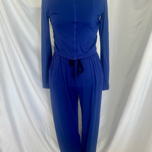 Lounge Suit - Picture 1 of 7